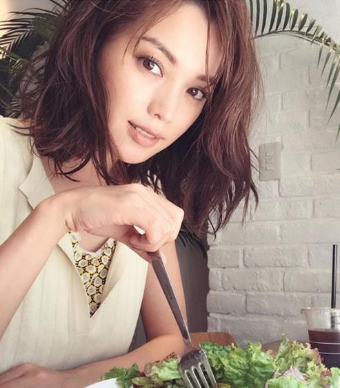 蛯原友里・新田真剣佑・白石麻衣・白濱亜嵐ら、華やか衣装で豪華集結