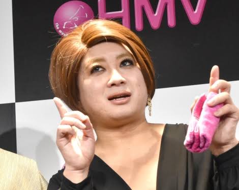 ポール & ジョー ボーテから“ドラえもんが顔を出す”ツヤリップ＆“どら焼き”香り付きリップバーム