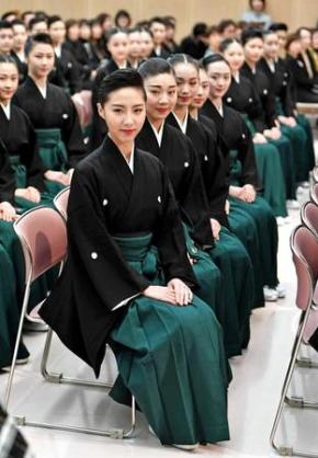 首が短い人