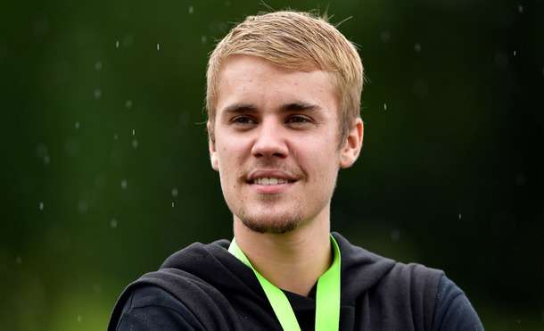 ジャスティン・ビーバー、妻ヘイリーとショーン・メンデスの関係怪しむファンに「ただの友達、落ち着いて」