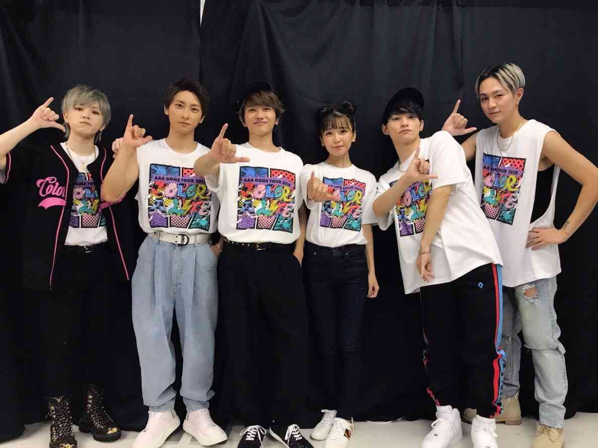 AAA西島隆弘、ナチュラル笑顔の「ELLE」表紙解禁　珍しい横顔ショットに反響殺到