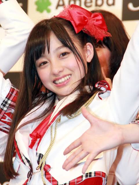 橋本環奈、黒髪ゆる巻きヘアにファン悶絶「意味わからんくらい可愛い。」