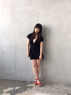 橋本環奈、黒髪ゆる巻きヘアにファン悶絶「意味わからんくらい可愛い。」