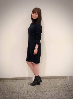 橋本環奈、黒髪ゆる巻きヘアにファン悶絶「意味わからんくらい可愛い。」