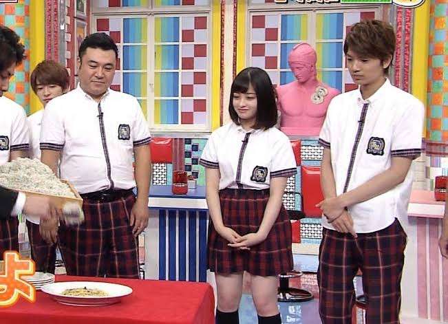橋本環奈、黒髪ゆる巻きヘアにファン悶絶「意味わからんくらい可愛い。」