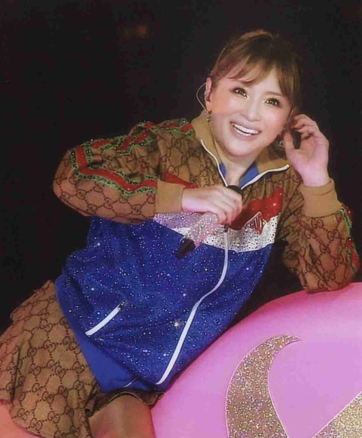 浜崎あゆみ、美バストあらわなセクシー黒ワンピース姿を披露「いつみても素敵」