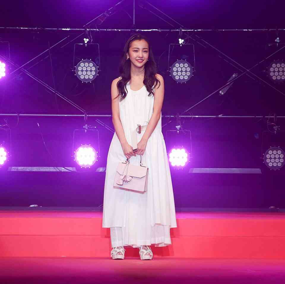 板野友美、私物コスメ公開 目力UPの“こだわりメイクテク”を紹介