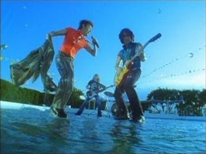 MVの画像を貼って何の曲かわかればプラス