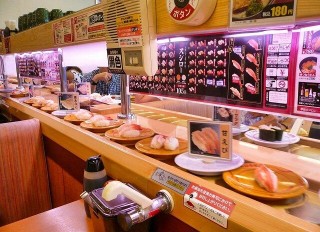 “回転寿司デート”経験者は半数以上！一番やってはいけない、女性のNG行為とは？