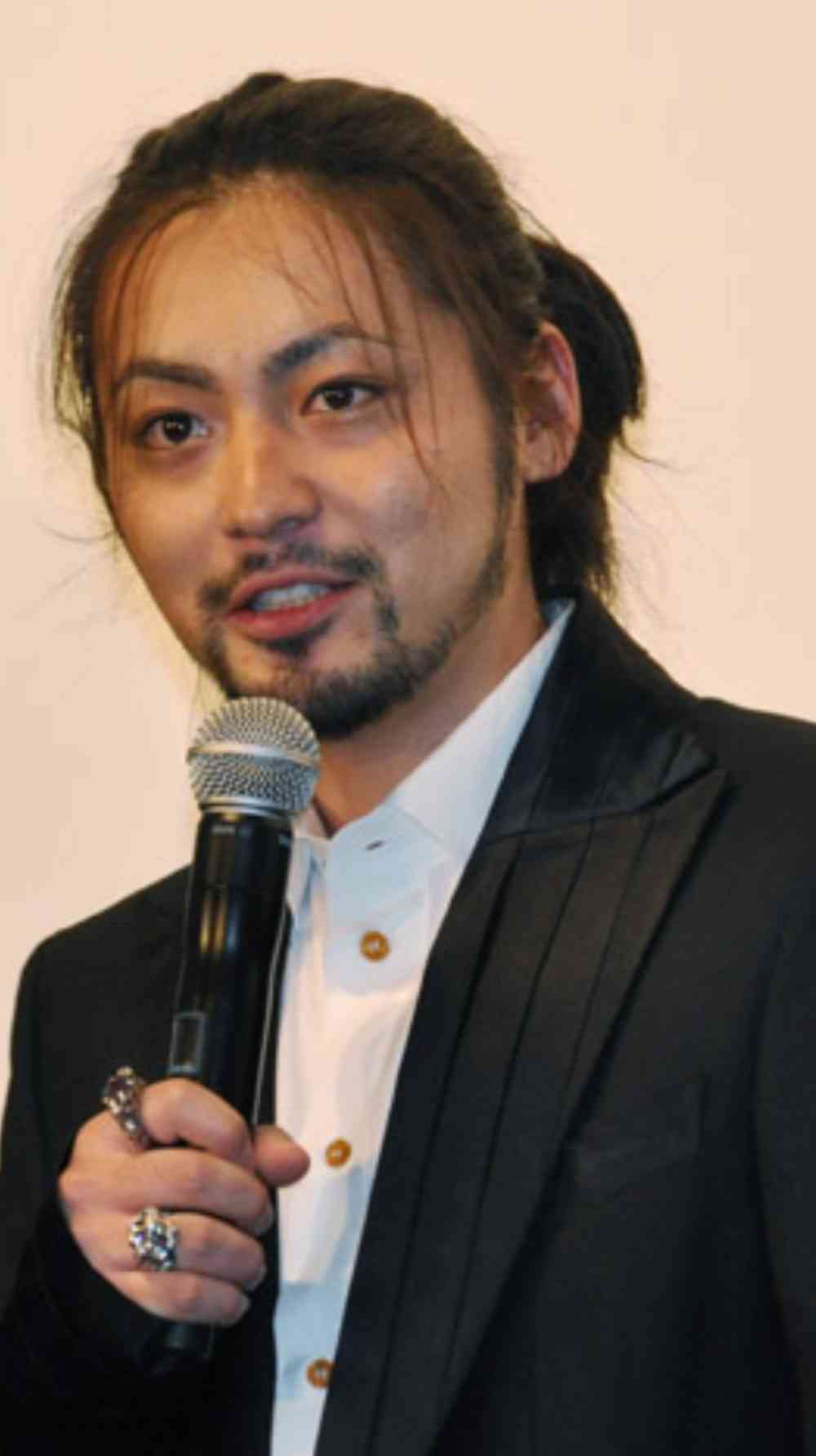 男性芸能人の髭、似合ってたら+ボタンを押すトピ