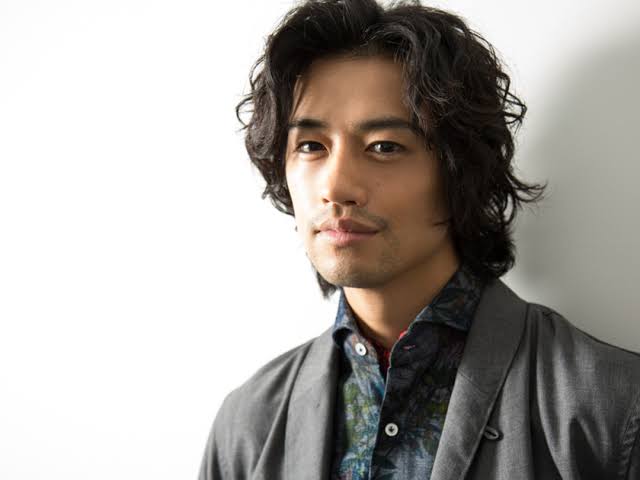 男性芸能人の髭、似合ってたら+ボタンを押すトピ