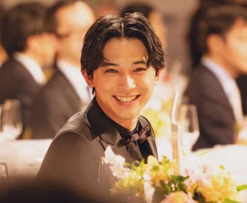 吉沢亮“付き合いたての男女”に「めちゃくちゃ照れました!」 『anan』カバー飾る