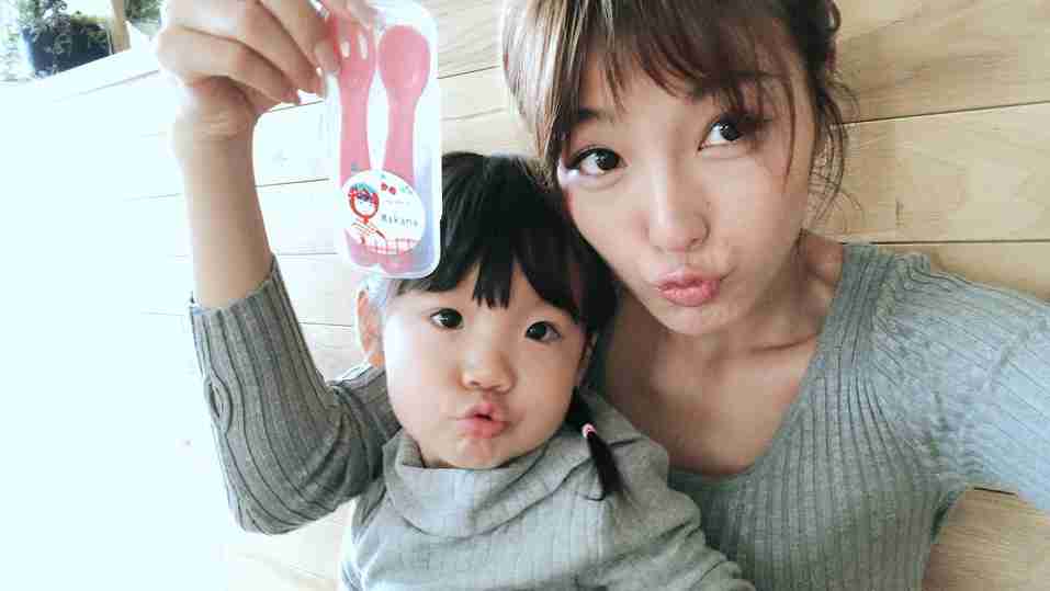 木下優樹菜、娘との3ショット写真公開し反響「ママそっくりの美人姉妹」