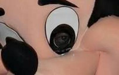 ミッキーマウスの顔はいつから変わる？　駆け込み需要で撮影に700分待ち情報も