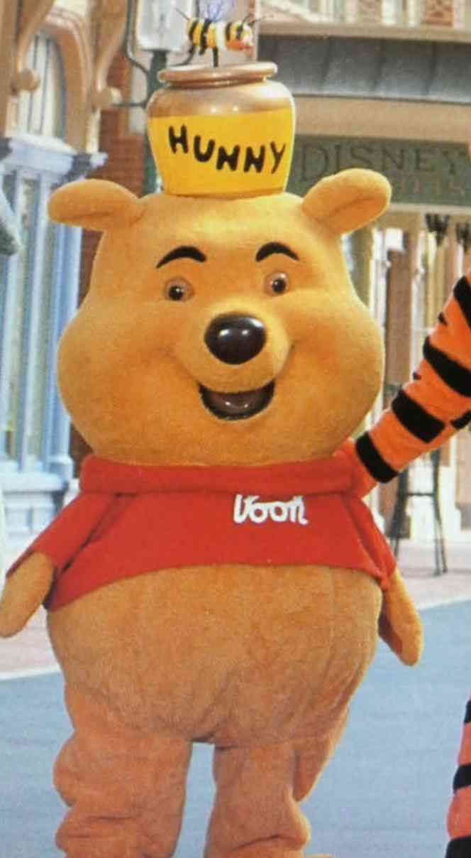 ミッキーマウスの顔はいつから変わる？　駆け込み需要で撮影に700分待ち情報も