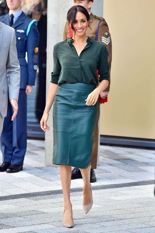メーガン妃、公務での超ミニスカ&脚組みが大ひんしゅく!