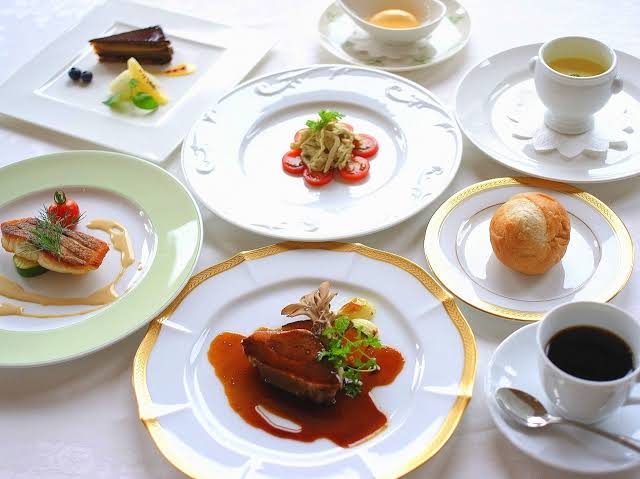 外食どのくらいの頻度で行きますか?