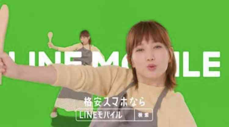 夏菜、パリで撮影した黒ずくめの自撮りに「メーテルみたい」「可愛すぎる」の声