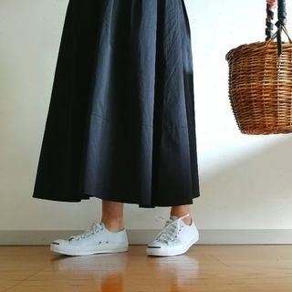 ロングスカートに合うスニーカー