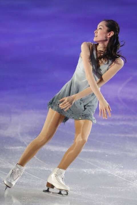 浜崎あゆみ、ライブのステージ衣装に批判殺到「安室奈美恵のパクリ」「これはひどい」 