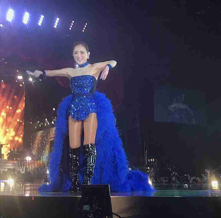 浜崎あゆみ、ライブのステージ衣装に批判殺到「安室奈美恵のパクリ」「これはひどい」