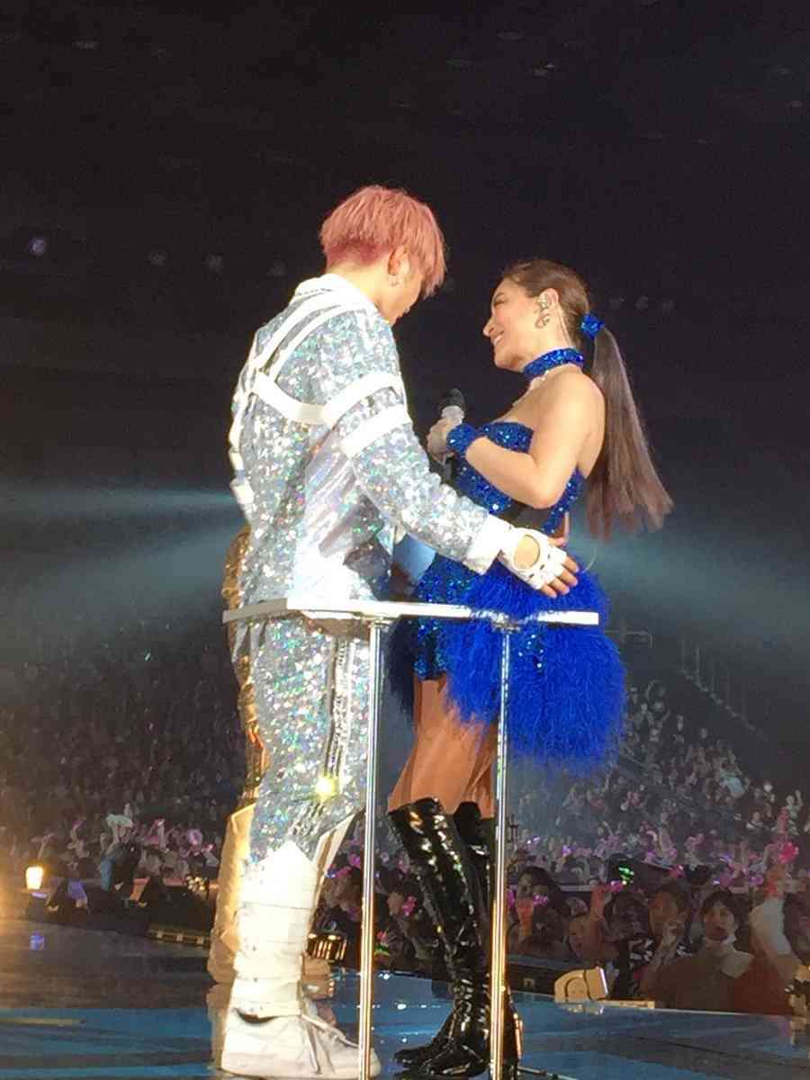 浜崎あゆみ、ライブのステージ衣装に批判殺到「安室奈美恵のパクリ」「これはひどい」