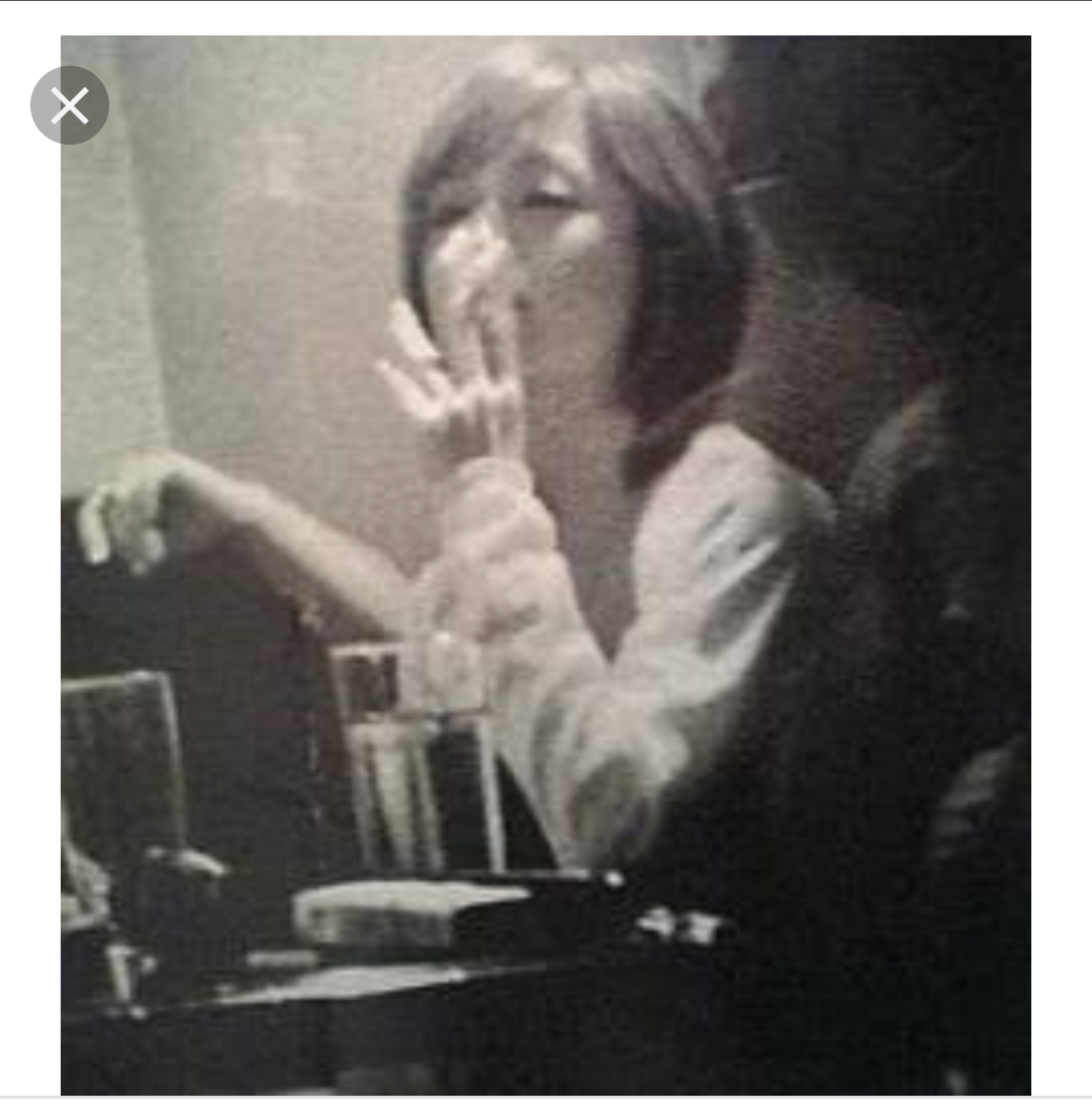 浜崎あゆみ、ライブのステージ衣装に批判殺到「安室奈美恵のパクリ」「これはひどい」 