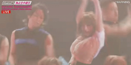 浜崎あゆみ、ライブのステージ衣装に批判殺到「安室奈美恵のパクリ」「これはひどい」