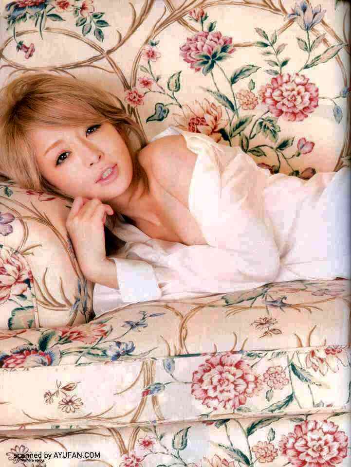 浜崎あゆみ、ライブのステージ衣装に批判殺到「安室奈美恵のパクリ」「これはひどい」 