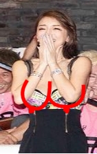 浜崎あゆみ、ライブのステージ衣装に批判殺到「安室奈美恵のパクリ」「これはひどい」 