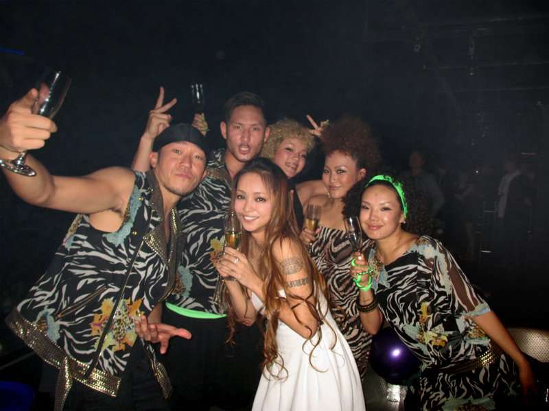 浜崎あゆみ、ライブのステージ衣装に批判殺到「安室奈美恵のパクリ」「これはひどい」 