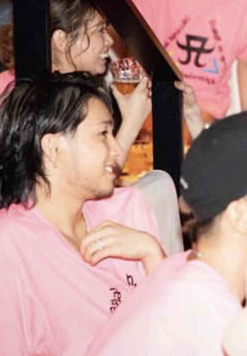 浜崎あゆみ、ライブのステージ衣装に批判殺到「安室奈美恵のパクリ」「これはひどい」