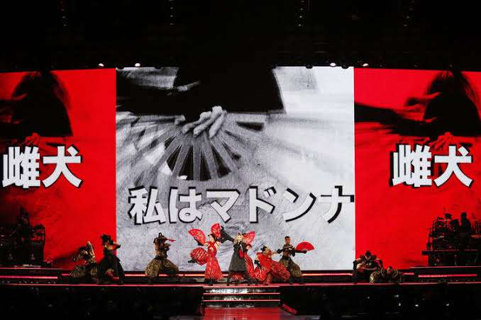浜崎あゆみ、ライブのステージ衣装に批判殺到「安室奈美恵のパクリ」「これはひどい」 