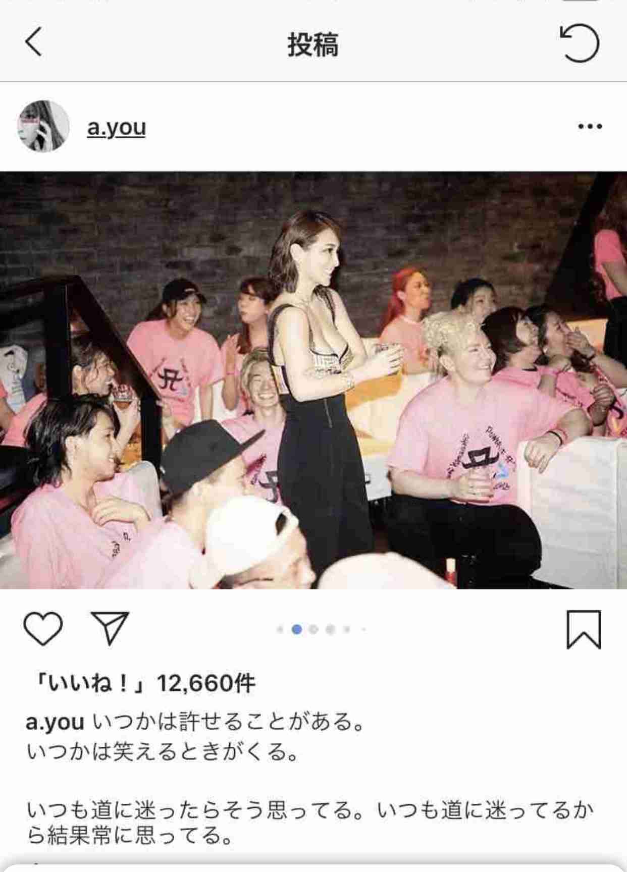 浜崎あゆみ、ライブのステージ衣装に批判殺到「安室奈美恵のパクリ」「これはひどい」 