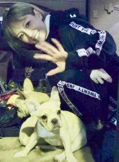 浜崎あゆみ、ライブのステージ衣装に批判殺到「安室奈美恵のパクリ」「これはひどい」 