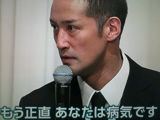 浜崎あゆみ、ライブのステージ衣装に批判殺到「安室奈美恵のパクリ」「これはひどい」 