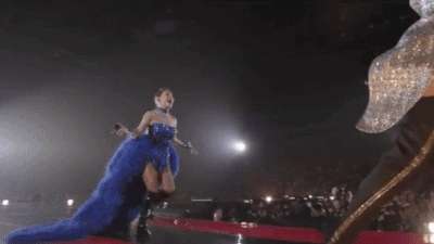 浜崎あゆみ、ライブのステージ衣装に批判殺到「安室奈美恵のパクリ」「これはひどい」