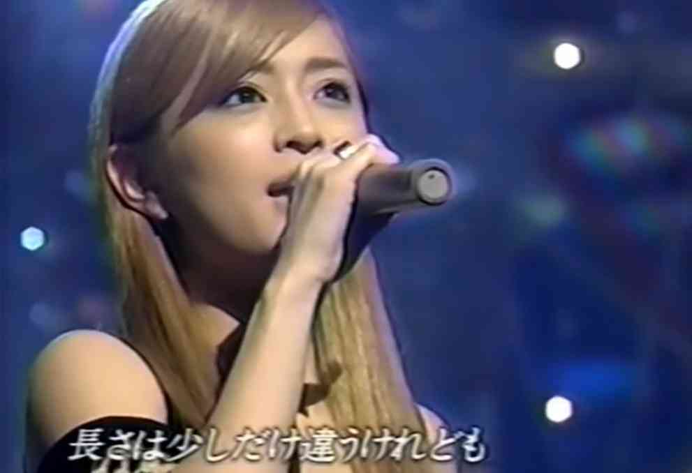 浜崎あゆみ、ライブのステージ衣装に批判殺到「安室奈美恵のパクリ」「これはひどい」 