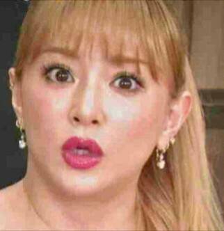 浜崎あゆみ、ライブのステージ衣装に批判殺到「安室奈美恵のパクリ」「これはひどい」