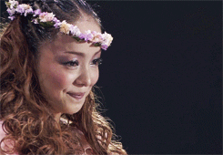 浜崎あゆみ、ライブのステージ衣装に批判殺到「安室奈美恵のパクリ」「これはひどい」 