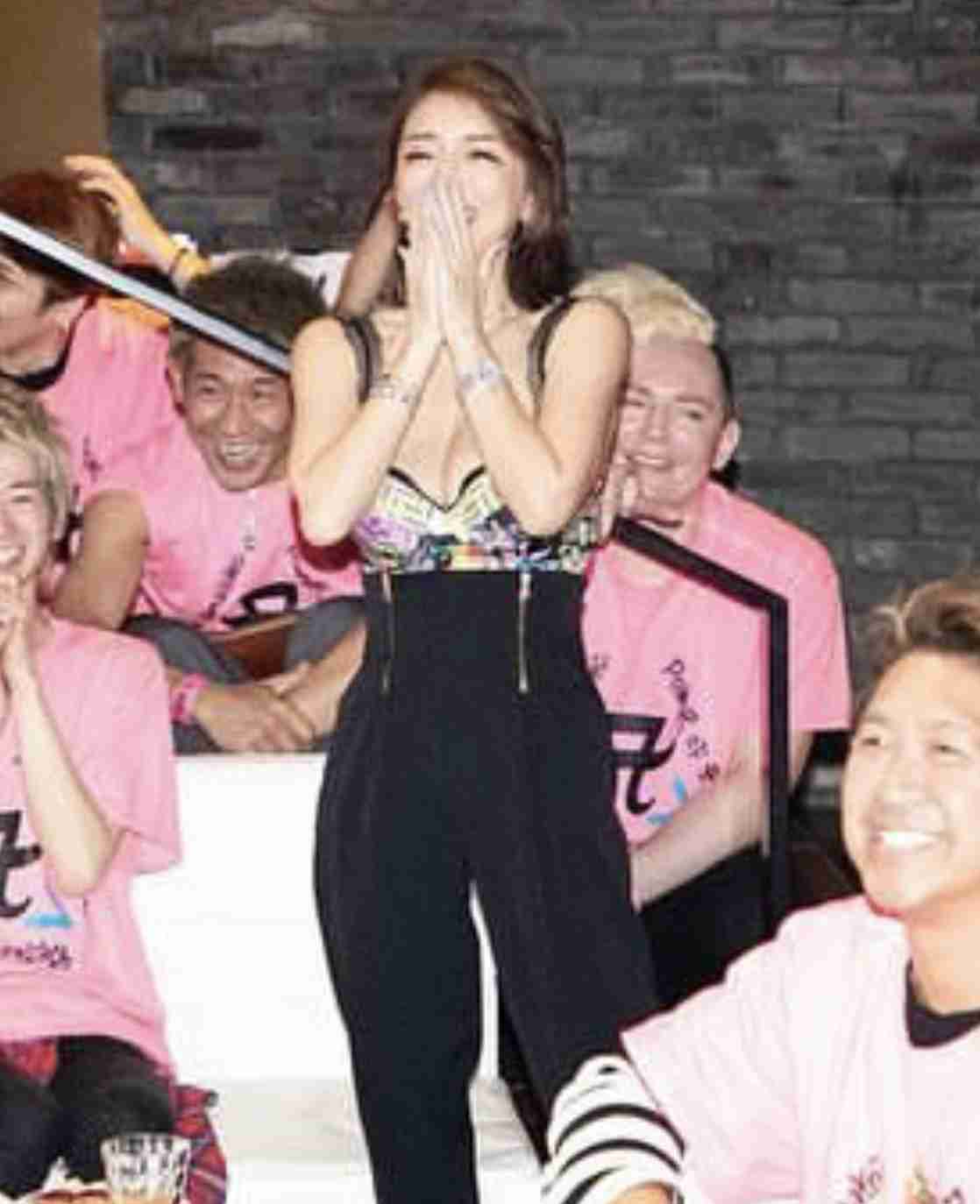 浜崎あゆみ、ライブのステージ衣装に批判殺到「安室奈美恵のパクリ」「これはひどい」