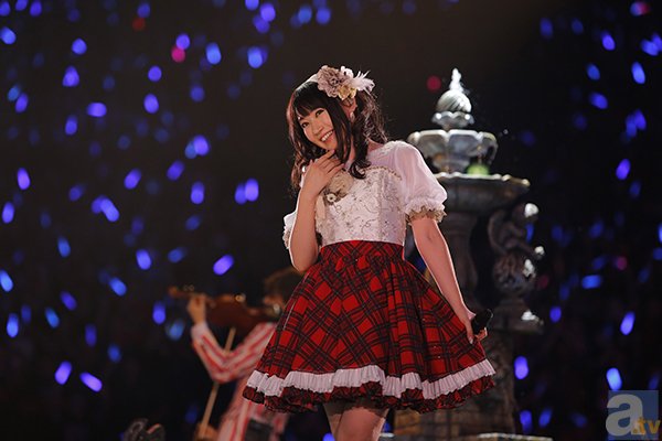 浜崎あゆみ、ライブのステージ衣装に批判殺到「安室奈美恵のパクリ」「これはひどい」 