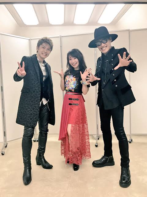 浜崎あゆみ、ライブのステージ衣装に批判殺到「安室奈美恵のパクリ」「これはひどい」 