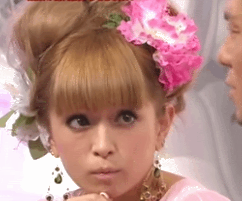 浜崎あゆみ、ライブのステージ衣装に批判殺到「安室奈美恵のパクリ」「これはひどい」