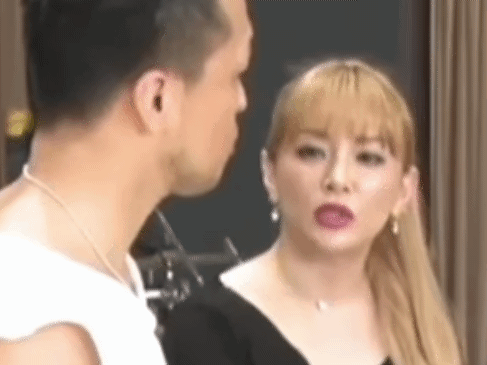 浜崎あゆみ、リハーサル中の姿に驚きの声「不自然なあごが怖い」「加工なの?」