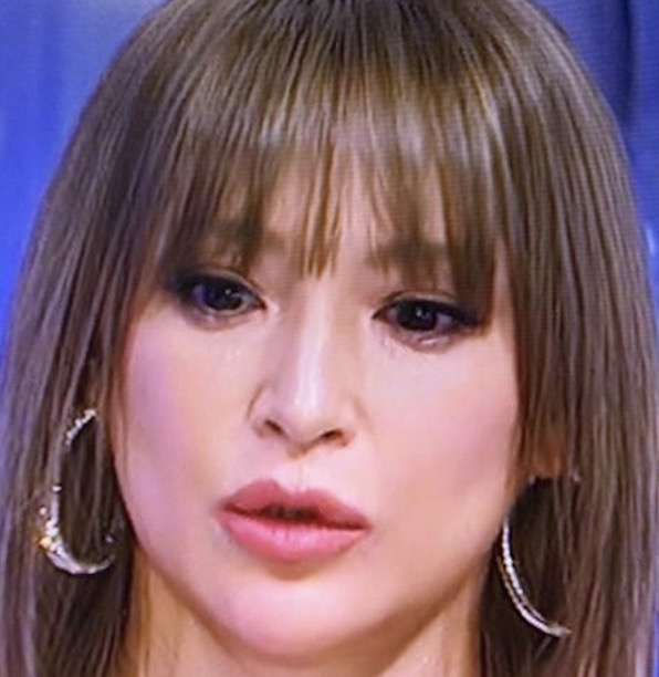 浜崎あゆみ、リハーサル中の姿に驚きの声「不自然なあごが怖い」「加工なの?」