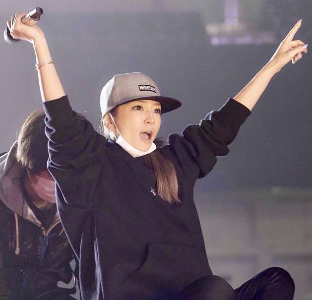 浜崎あゆみ、リハーサル中の姿に驚きの声「不自然なあごが怖い」「加工なの?」
