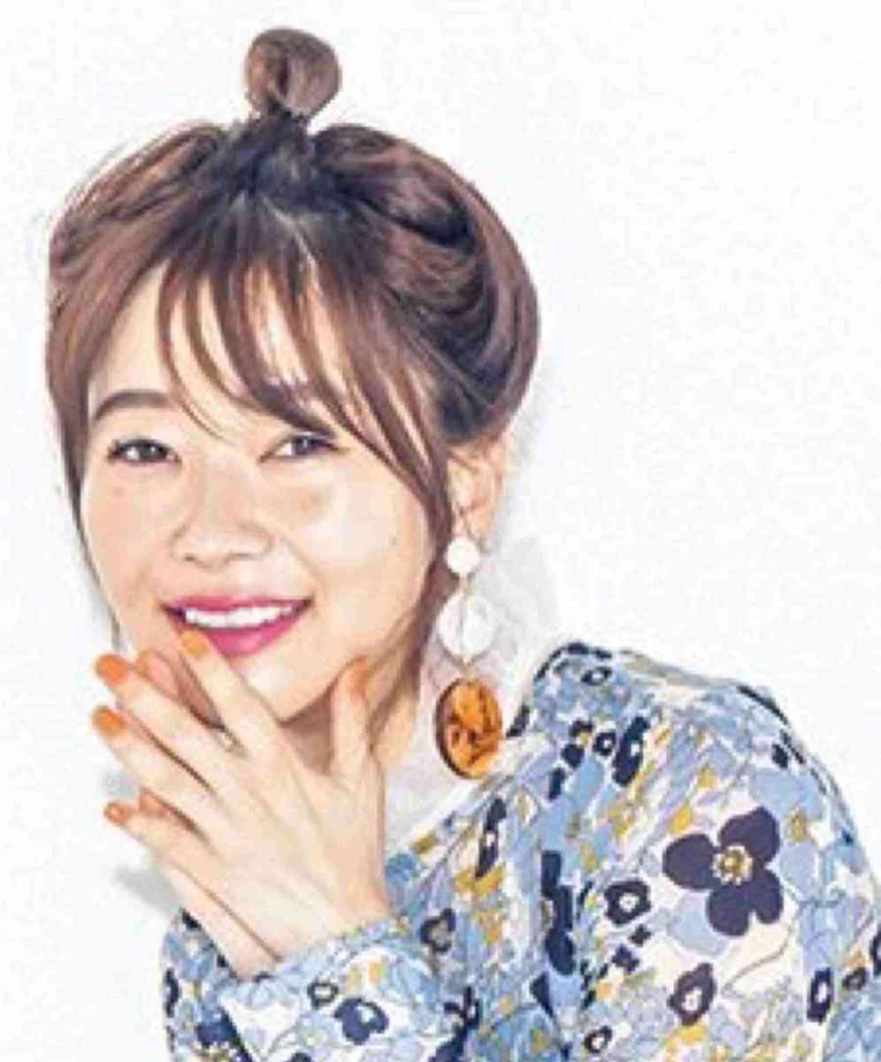 橋本環奈、女性誌で「裸エプロン風のサロペット」姿を披露　ヌーディな背中がセクシー