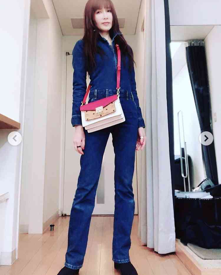 工藤静香、圧巻の美くびれ披露　「これぞ芸能人」「スゴすぎる…」