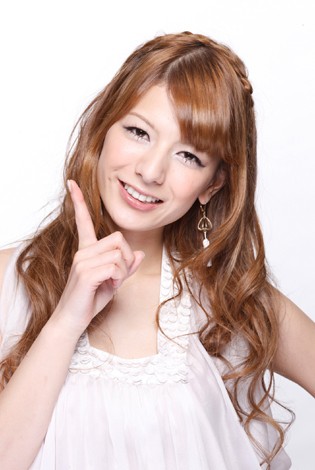 スザンヌ、豪華新居の天井を公開して大反響「なんだかほっこりする！」